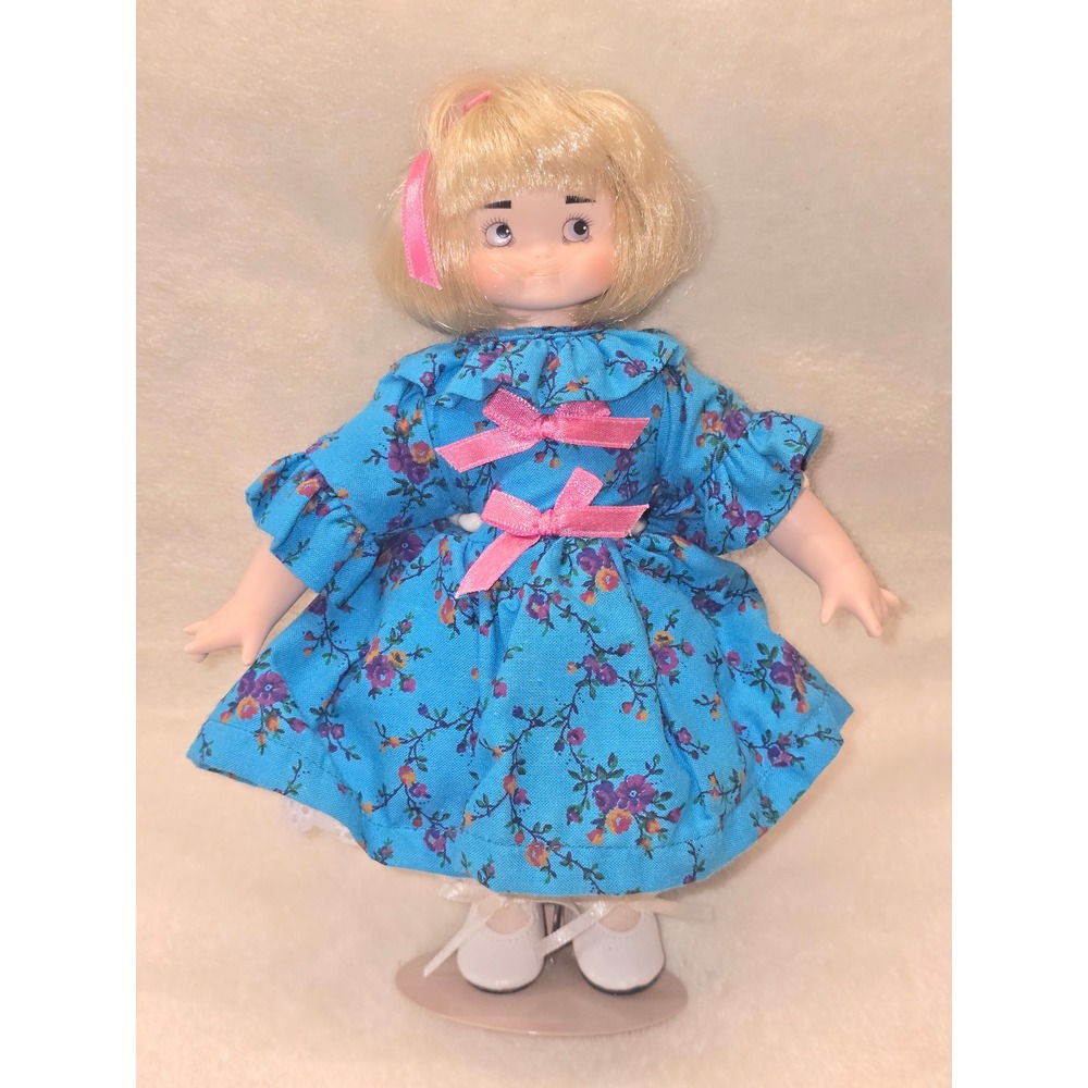 Vintage 1994 Goebel Dolly Dingle Porcelain Doll 8" Blue Floral Dress with Stand